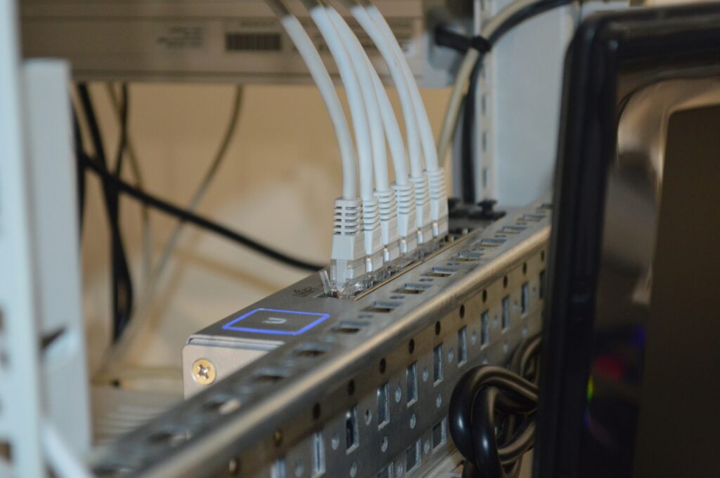 Starlink vs. Satellite Internet: Which Is Better?