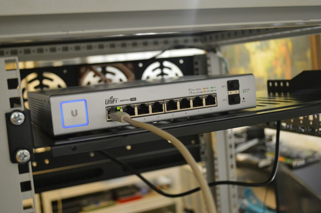 Starlink vs. Satellite Internet: Which Is Better?